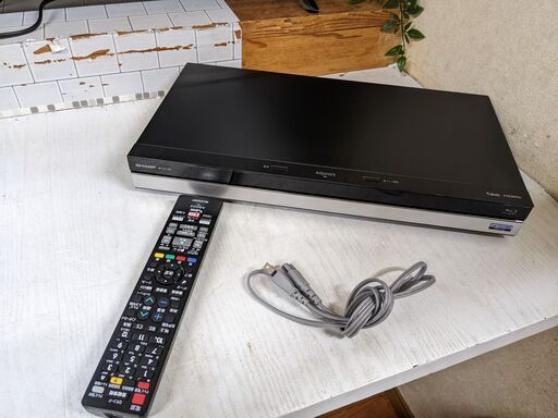 2017年製 SHARP AQUOS ブルーレイディスクレコーダー BD-UT1100 BD/DVD/HDD 内蔵HDD1TB 4K対応 3番組同時録画