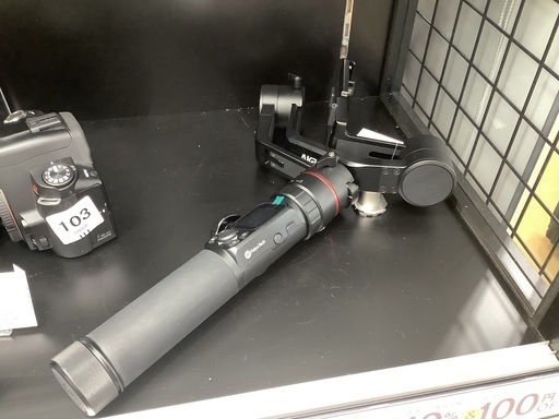 Feiyu Tech ジンバル　AK 2000 電池カバー部分破損有