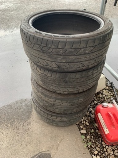 245/40R20  タイヤ4本セット　  4本とも3ミリから4ミリ程度  片減りしてますが、逆組したらまだ使えます。  2022/7/6取り外し　シーマで使用してました！