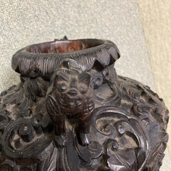 木彫り　壺　花瓶の画像