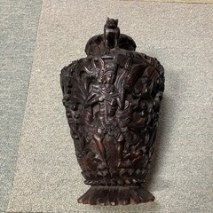 木彫り　壺　花瓶の画像