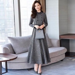 歐米の灰色の長袖の大きい振り子のワンピース2022春秋の新型の婦...