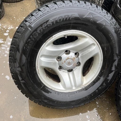 【ご成約ありがとうございました(*˘︶˘*).｡.:*♡】265/70R16  プラド　純正？