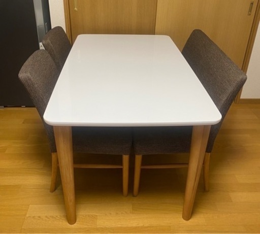 ダイニングテーブル　チェア
