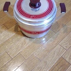 アルミ両手鍋（蒸し器兼用)