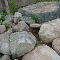庭石、敷石、、スリ石、大、小、沢山あります百円よりの画像