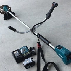 マキタ◇充電式◇刈り払い機◇18V◇MUR182UD◇バッテリー付き◇充電器付き◇K13