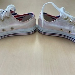 コンバースオールスター ローカット レディースサイズ5（日本サイズ23.5cm）をタダでお譲りします。の画像