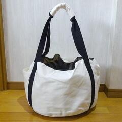 未使用品　オーダー品 ベッドごとキャリー キャリーバッグ　白黒　ストライプ　ペットベッド　犬ベッドの画像