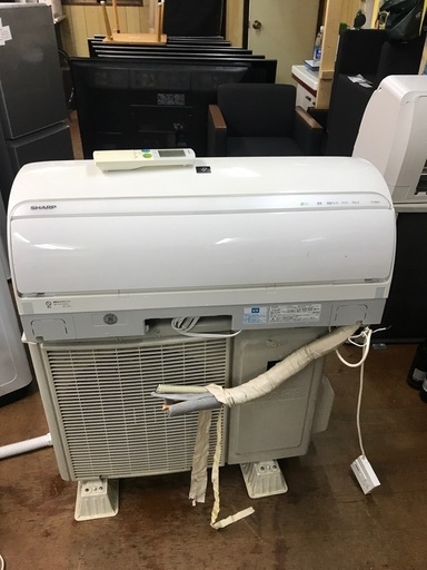 2015 Sharp 10-12畳。 無料のエアコンの設置!