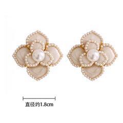 【新品未使用】ピアス カメリア  フラワー ゴールド パール プチプラ ホワイト 白の画像