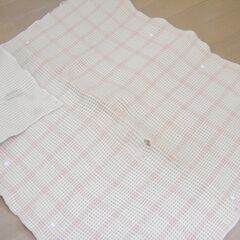 ピンク＆黄色　毛糸？カバー　敷物　ラグマット　こたつカバー　ブランケット　用途不明　※汚れ・穴あり　●値下げの画像