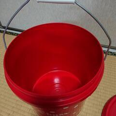 蓋つきバケツの画像