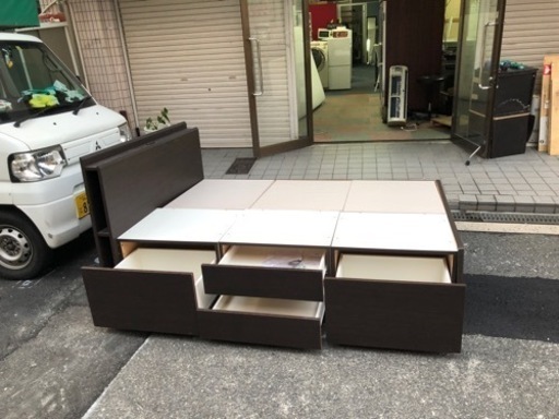?人気なダブルベッド　引き出し4つあり??大阪市内配達設置無料??