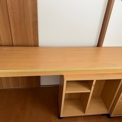(受付終了しました)長い机(コンセント付)引き出しと棚付き