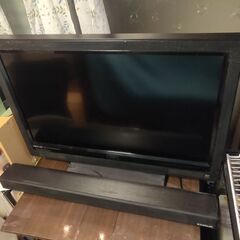 o'zzio Tv  - 70cm wide 39cm tall...