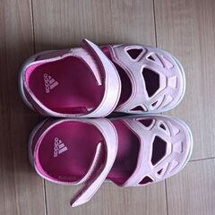adidas サンダル　ピンク　16センチ