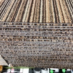 売り切れました！50cm×50cm 未使用タイルカーペット 1枚330円の画像