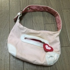 GAP ピンク系ハートのチャーム付きバッグの画像