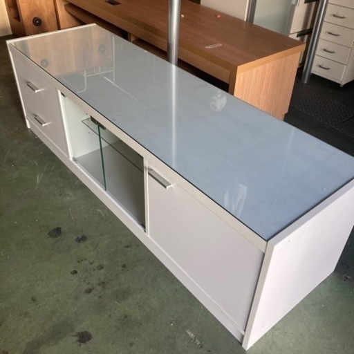 ● テレビボード、幅150.5センチ、ガラス天板