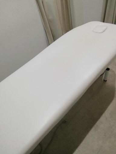 取りに来てくれる方　施術ベッド