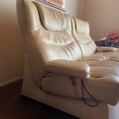 カリモク　リクライニング　ソファー　未使用 7/20まで】カリモク リクライニングソファ アイボリー