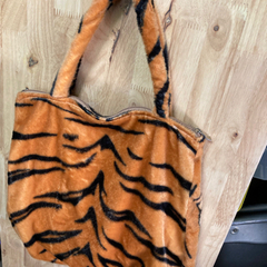 虎バックの画像