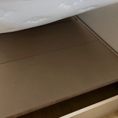 セミダブルマットレスとニットベッドフレームの画像