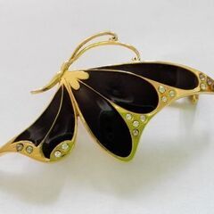 葡萄と蝶のブローチ　二点の画像