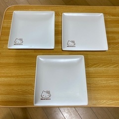 🌈ハローキティお皿🌈