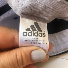 adidas 帽子の画像