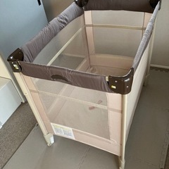 アップリカ ベビーベッド　ココネルエアー ブラウン