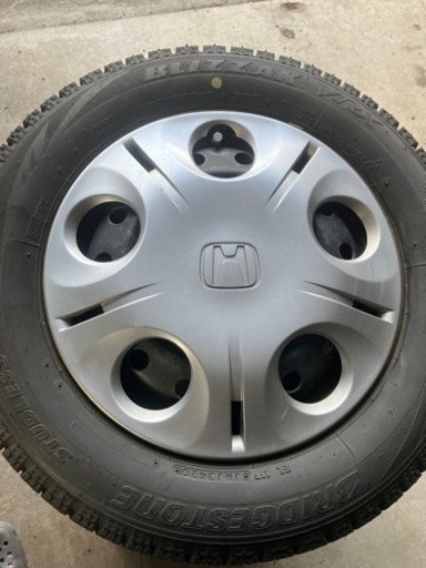 13インチ　4穴　スタッドレスタイヤ　BLIZZAK バリ溝