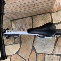 ストライダー セーブザチルドレン・ジャパンモデル 白の画像