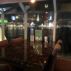 バーテンダー、ホール、キッチンの画像