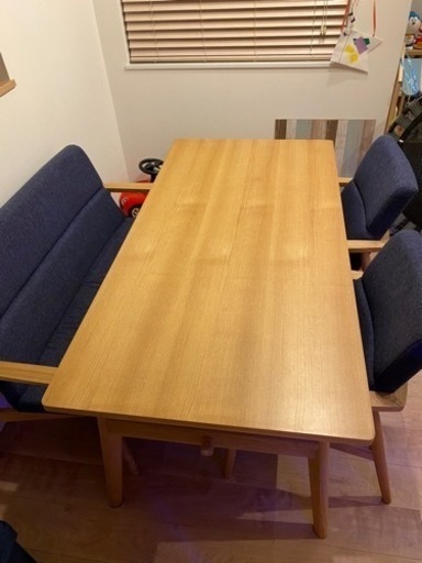 ダイニングテーブル　イスのセット