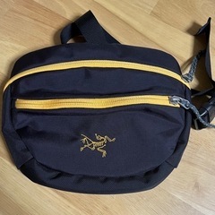 アークテリクス　マカ2  黒×オレンジ