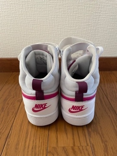 NIKE コート　ボロー　ミッド　24センチ