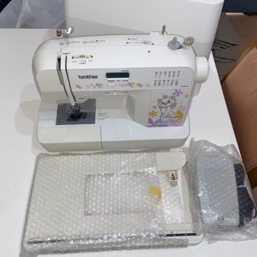 ブラザー家庭コンピューターミシン デスク/フット付き