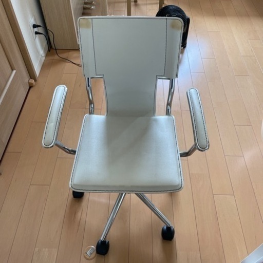 ニトリ デスクチェア ホワイト