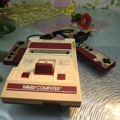 1.000円　初代ファミコン中古　　動作しませんパーツ取りに如何...