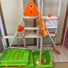 子供用ジャングルジム&鉄棒&滑り台の画像