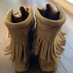 ミネトンカ モカシンブーツ の画像