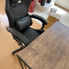 半年使ったゲーミングチェアと机を売りますの画像