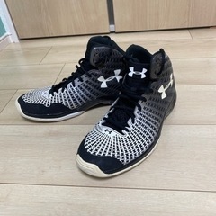 アンダーアーマー　室内シューズ