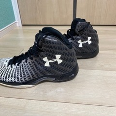アンダーアーマー　室内シューズの画像