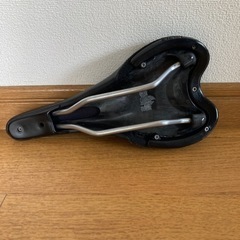 ロードバイクのサドル、メーカーはBB