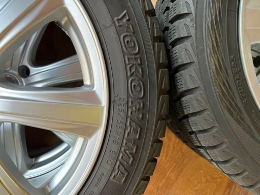 スタッドレスタイヤ　YOKOHAMAタイヤ4本セット　225/55R18インチ　アルミホイール付き