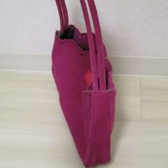 デパートで購入したピンクの上品なショルダーバッグの画像