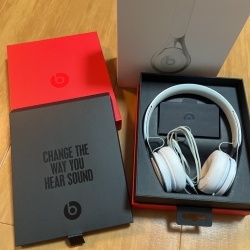 Beats by Dr Dre BT EP ON WHITE